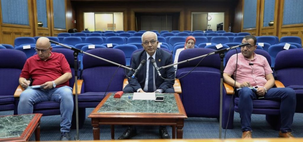 “التعليم” تتابع تلقى العاملين بالتعليم قبل الجامعى للتطعيم ضد فيروس كورونا التعليم