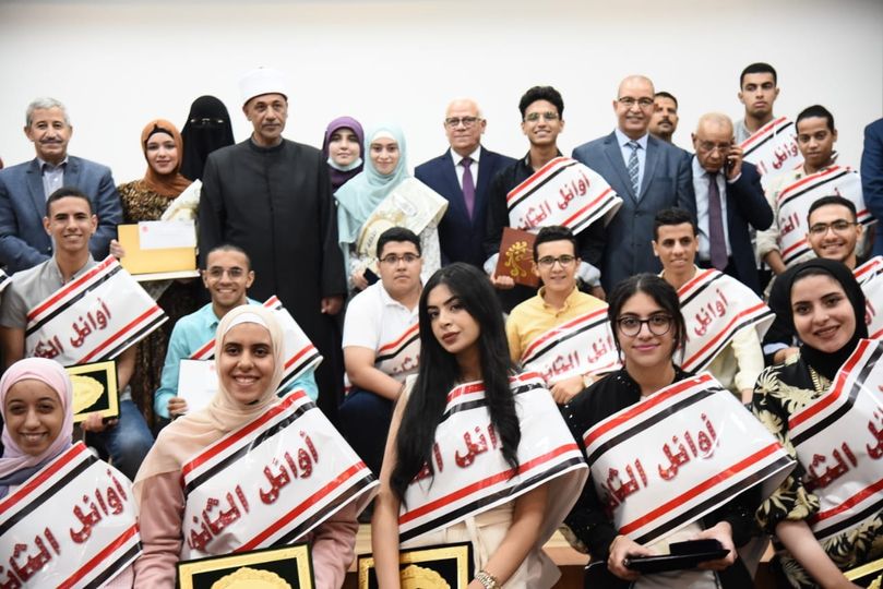 محافظ بورسعيد يكرم أوائل الثانوية العامة والأزهرية محافظ بورسعيد