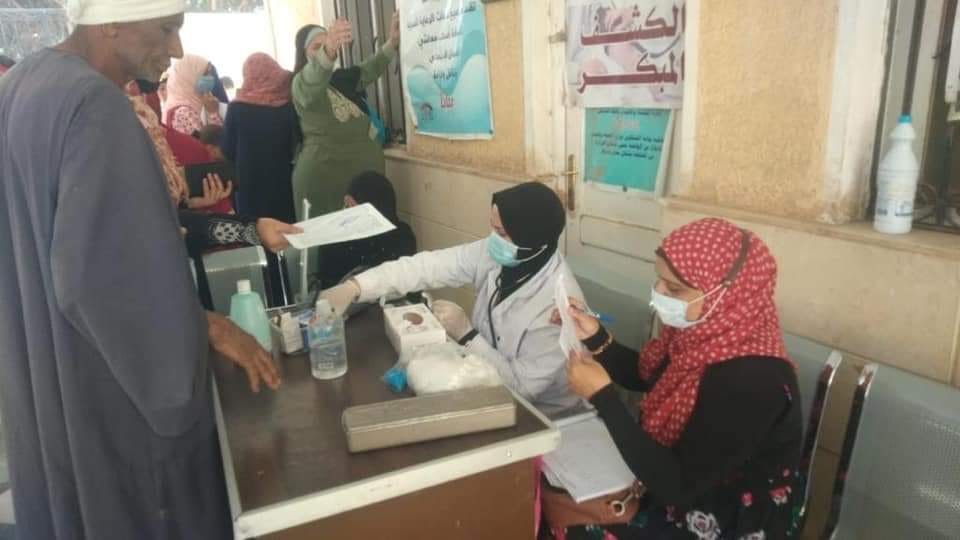 الكشف على ٩٢٧ مواطن في قافلة طبية مجانية بنقاده ضمن حياة كريمة قافلة طبية