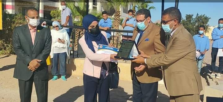 عتلم يحضر تكريم أوائل العام الماضي مدرسة رفاعى الطهطاوي بطور سيناء تكريم أوائل