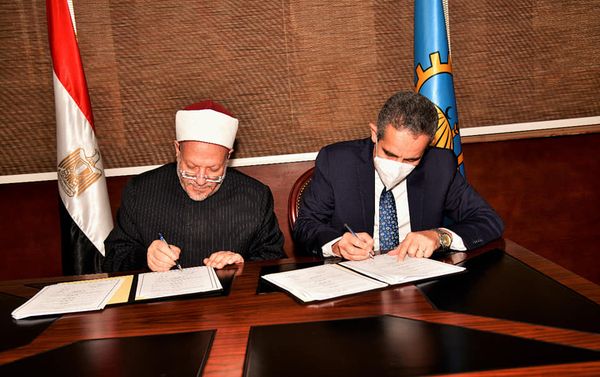 محافظ الغربية ومُفتى الديار المصرية يوقعان عقد لإقامة فرع لدار الإفتاء بالغربية . محافظ الغربية