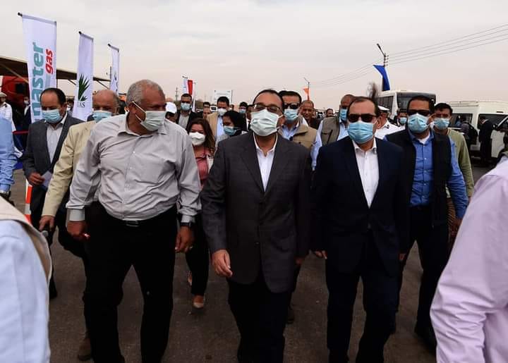 رئيس الوزراء يتابع الأعمال الإنشائية الجارية في جامعة الوادي الجديد رئيس الوزراء