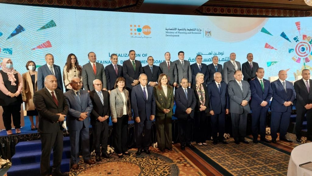 محافظ بورسعيد : يتسلم تقرير توطين أهداف التنمية المستدامة محافظ بورسعيد