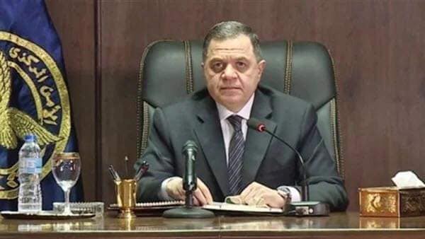 أمن الجيزة يكشف ملابسات واقعه سرقة مبلغ مالي يتجاوز المليون جنيه من داخل إحدي الشقق السكنية ويضبط الجناه أمن الجيزة