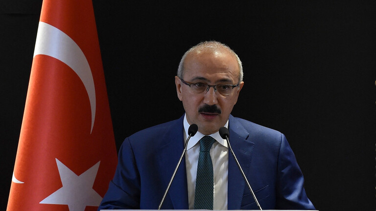 أردوغان يقبل استقالة وزير المالية التركي على خلفية انهيار الليرة ويعين خلفا له أردوغان