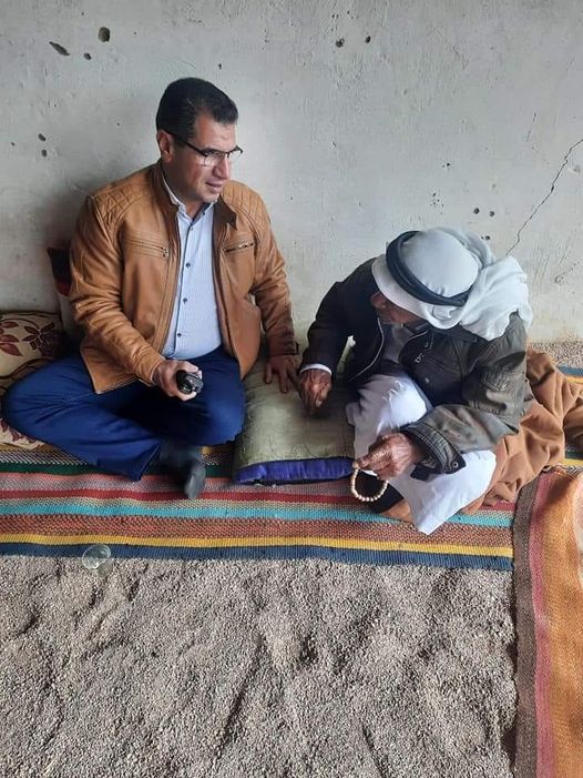 رئيس مدينة دهب خلال زيارته للتجمعات البدوية مدينة دهب
