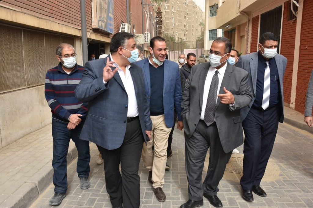 بالصور .. نائب رئيس جامعة عين شمس للتعليم والطلاب يتفقد أعمال التطوير ورفع الكفاءة بمطبعة الجامعة