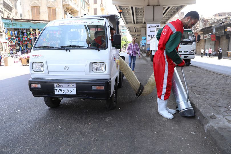 هيئه النظافة بالقاهرة توزيع شفاطات المخلفات الجديدة التي تماثل الموجودة في العالم علي مناطق القاهره الاربعه 