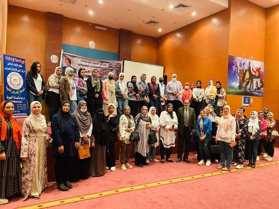 محافظة السويس تشهد لقاءا إعلاميا يناقش فيه تعزيز فكر التعليم عن بعد فى المدارس والجامعات