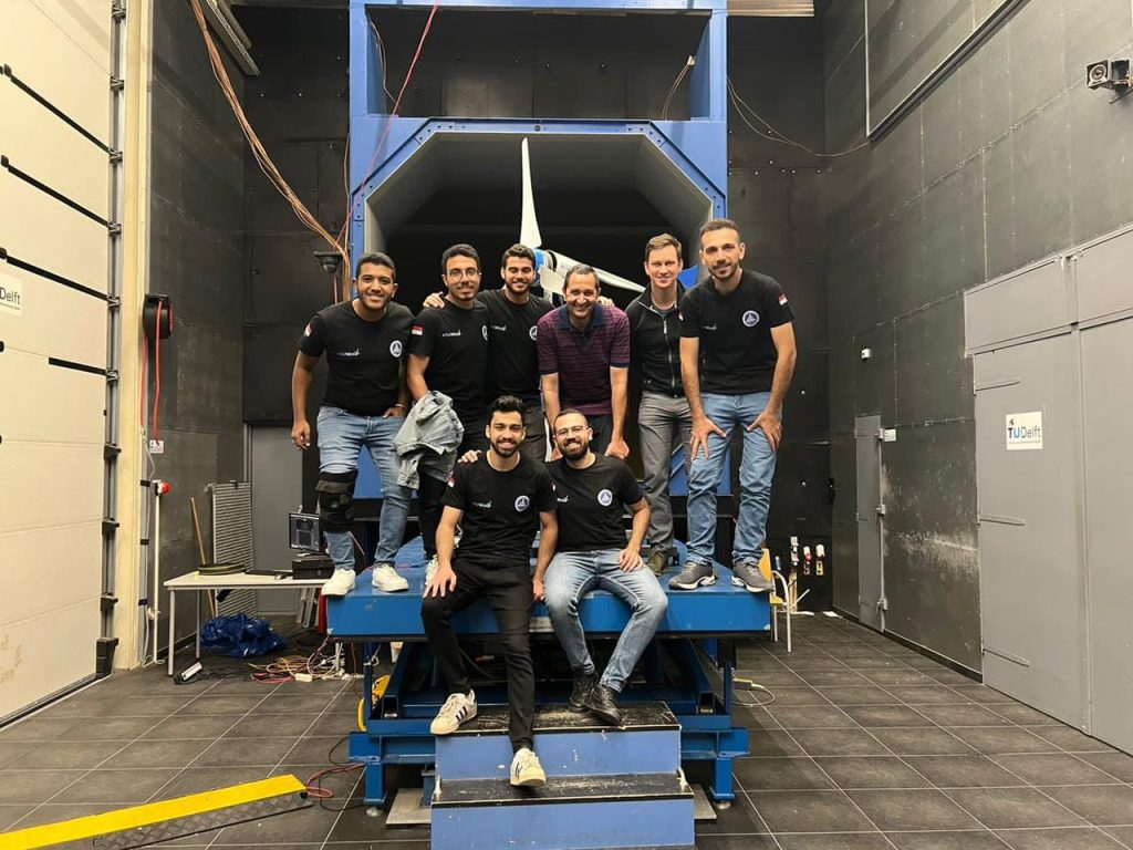بالصور .. فريق ASUWind بهندسة عين شمس يفوز بالمركز الأول في المسابقة الدولية لتوربينات الرياح الصغيرة بامستردام