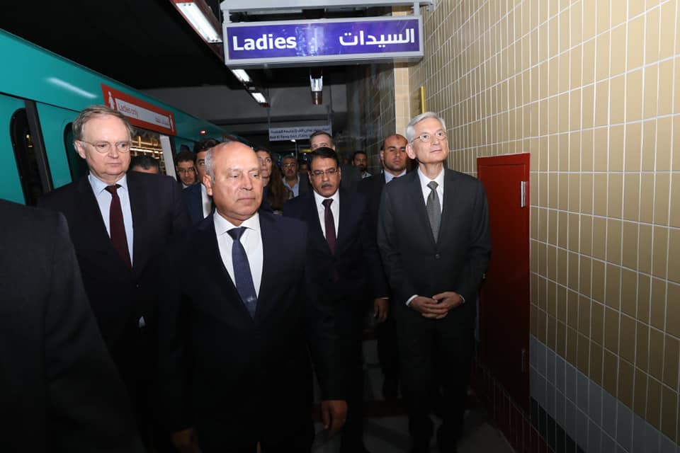 بمناسبة الاحتفال بأعياد أكتوبرالفريق كامل الوزير وزير النقل يشهد بدء التشغيل التجريبي بالركاب للجزء الأول من المرحلة الثالثة للخط الثالث للمترو