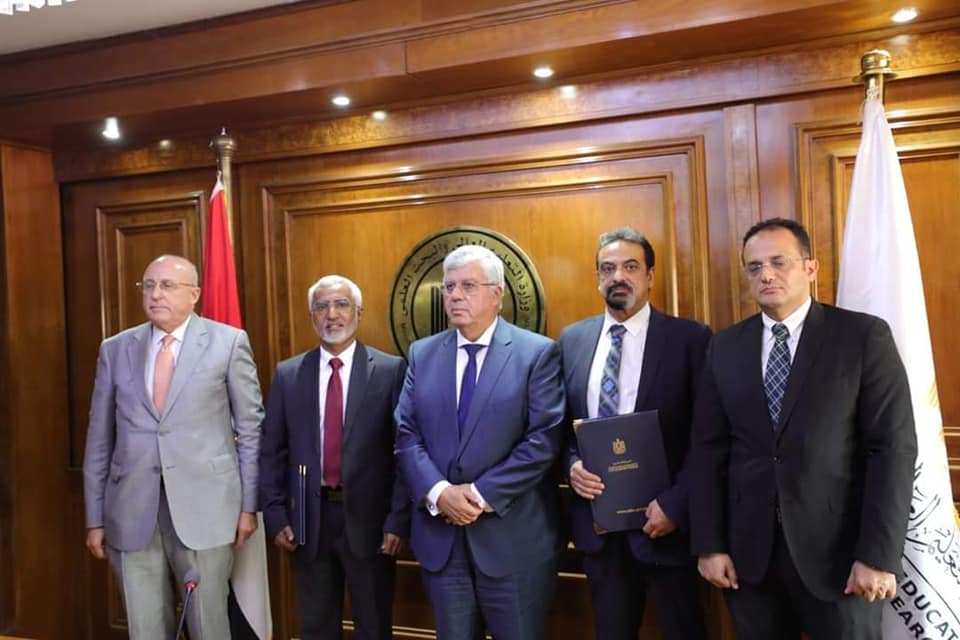 وزير التعليم العالي يشهد توقيع مذكرة تفاهم بين المجلس الأعلى للمستشفيات الجامعية والمجلس العربي للاختصاصات الصحية