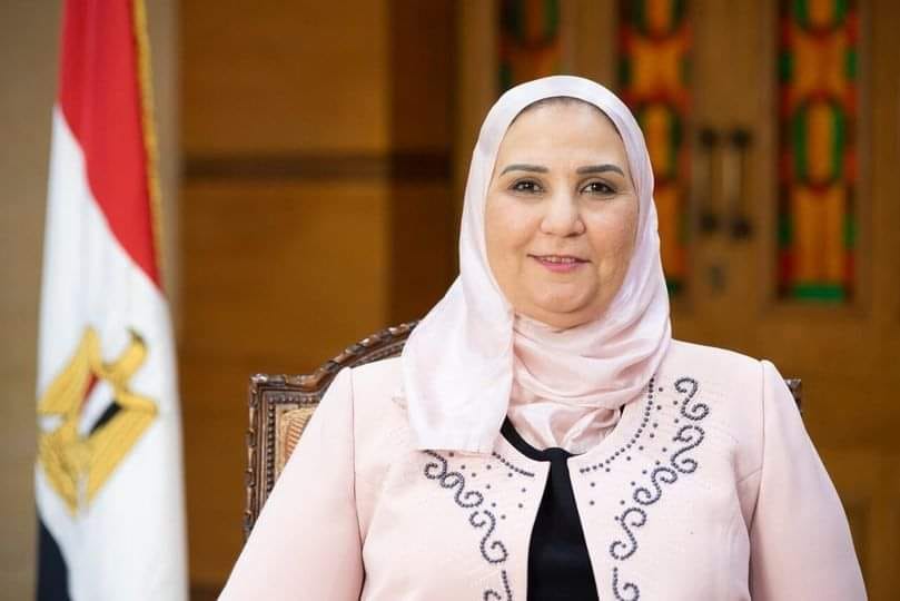 التضامن الاجتماعي تطالب أسر تكافل وكرامة بتسليم البطاقات القديمة والحصول على بطاقات “ميزة” حتى لا يتعرضوا لوقف مستحقاتهم