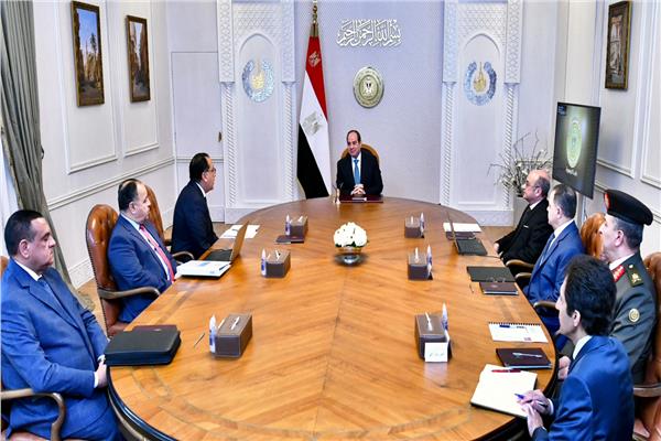 الرئيس يوجه بإنهاء إشغال الطرق بالسيارات المهملة على مستوى الجمهورية