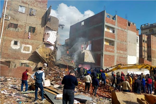 انهيار منزلين في انفجار مخزن لتعبئة أنابيب البوتاجاز بالبحيرة