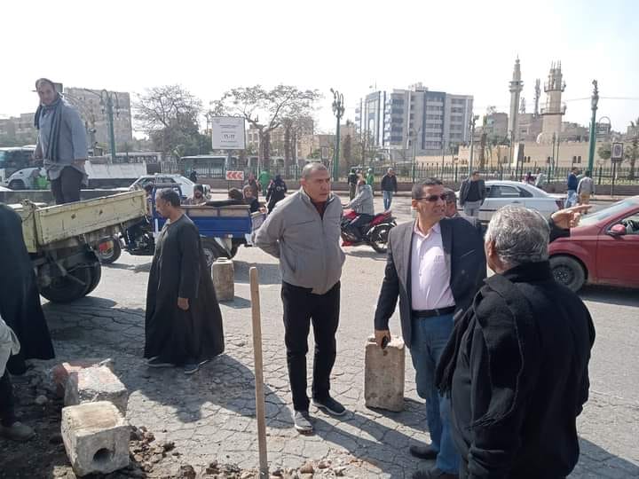 حملات للنظافة ومتابعة أعمال الرصف بالأحياء والشوارع الرئيسية بمدينة المنيا