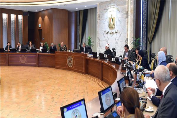 الحكومة توافق على عودة العمل بنظام التوقيت الصيفي