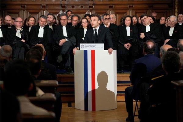 ماكرون يعلن مشروع قانون لإدراج حق النساء في الإجهاض