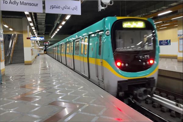 عودة حركة الخط الثالث للمترو بعد إصلاح العطل الفني