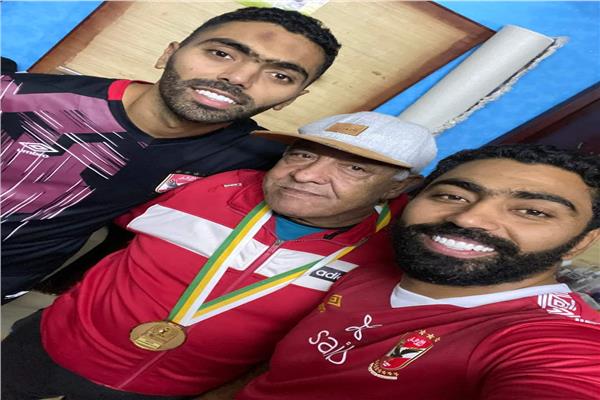 الموت يفجع نجم الأهلي حسين الشحات