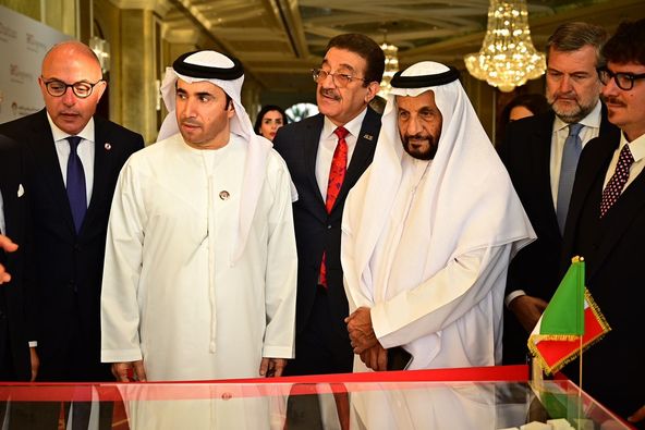 الجامعة الأمريكية بالإمارات “AUE” توقع اتفاق بناء جديد صديق للبيئة بالمدينة الأكاديمية في دبي