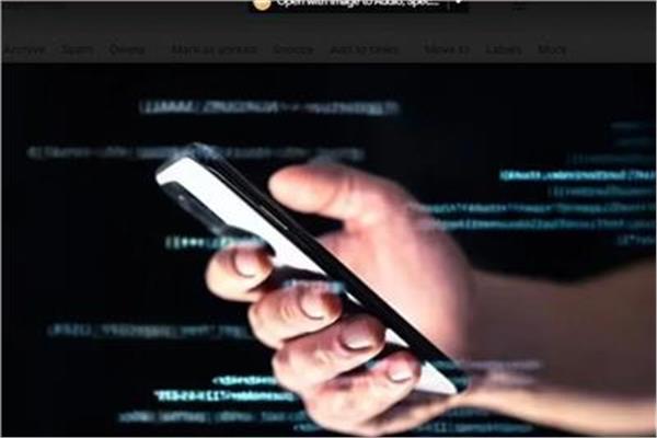 علامات تحذيرية.. كيف تكتشف أن هاتفك مخترق؟