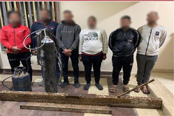 «سرقو الكوبري».. الأمن العام يضبط «لصول المحمودية»