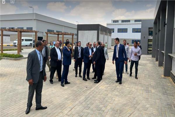«وزير الصناعة»: حريصون على الارتقاء بصناعة الجلود لجعل مصر مركزاً استراتيجياً صناعة الجلود