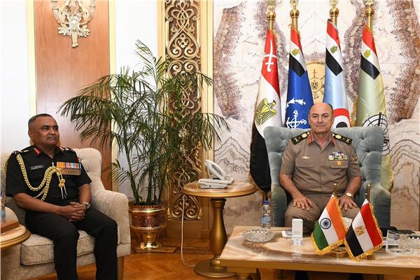 رئيس أركان حرب القوات المسلحة يلتقي قائد الجيش الهندي رئيس أركان حرب