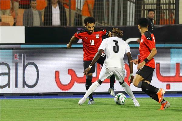 كاف يعلن عن حكام مباراة مصر وغينيا في تصفيات أمم إفريقيا مباراة مصر وغينيا