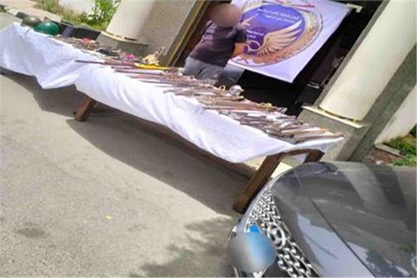 استخدم صفحات وهمية.. ضبط المتهم بالترويج لبيع الأسلحة «أون لاين» بيع الأسلحة