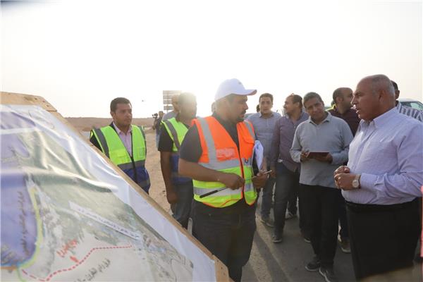وزير النقل يوجه بتكثيف العلامات الإرشادية على طريق «وادي النطرون – العلمين»