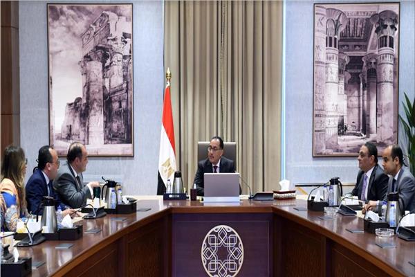 رئيس الوزراء يتابع مع وزير الصناعة تنفيذ قرارات المجلس الأعلى للاستثمار رئيس الوزراء