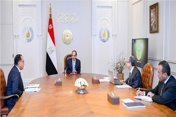 الرئيس السيسي يتابع مستجدات مشروعات الربط الكهربائي مع دول الجوار