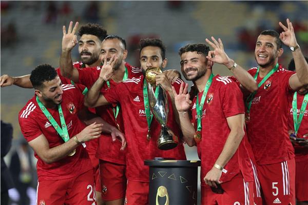 السباق مستمر.. صراع خاص بين الأهلي وريال مدريد
