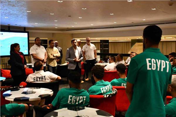تفاصيل اجتماع وزير الرياضة مع لاعبي المنتخب الأولمبي قبل سفرهم لخوض أمم أفريقيا
