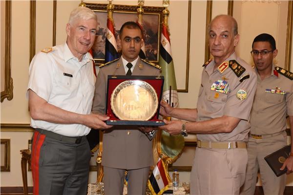 وزير الدفاع يبحث مع رئيس اللجنة العسكرية للاتحاد الأوروبي تطورات الأوضاع الراهنة وزير الدفاع