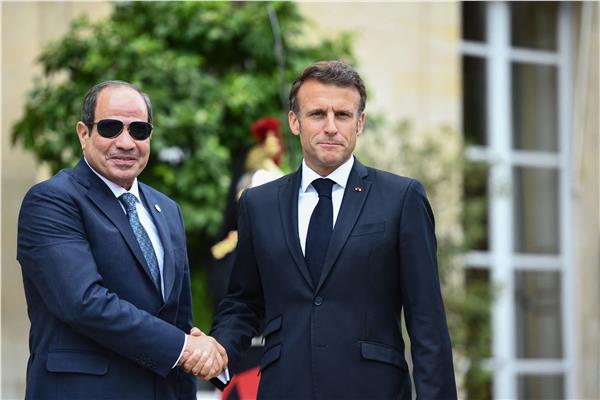 «ماكرون» يستقبل الرئيس السيسي في قصر الإليزيه