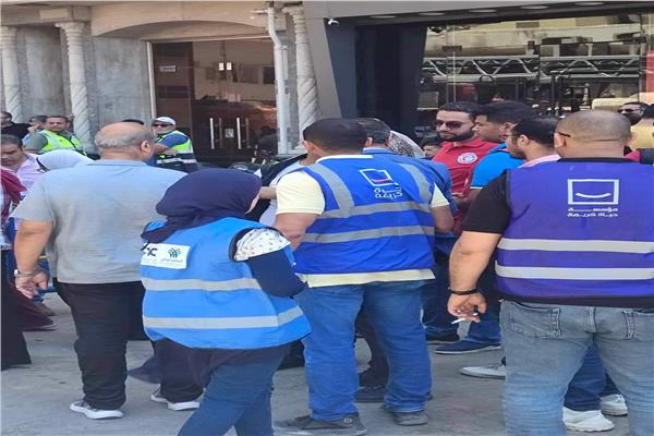 مؤسسة حياة كريمة تدعم الأسر المتضررة من سقوط عقار الإسكندرية