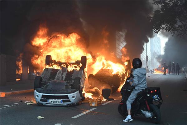 فرنسا.. تعليق حركة وسائل النقل للتصدي لأعمال الشغب بالبلاد