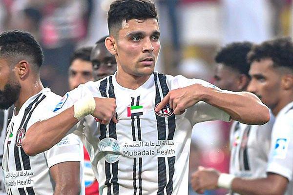 تطورات مفاوضات الزمالك لضم أشرف بن شرقي ..عقبة واحدة لحسم الصفقة