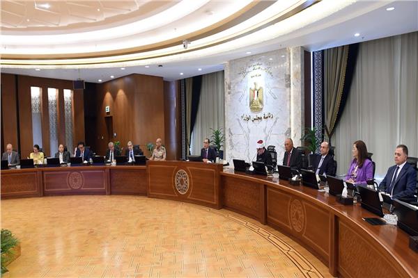مجلس الوزراء يستعرض الخطة الاستثمارية المقدمة من شركة فرنسية لإنشاء مجمع صناعيّ