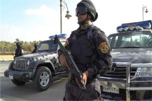 بلاغ سرقة يكشف عن جريمة اتجار في العُملة وضبط 3 متهمين بالقاهرة