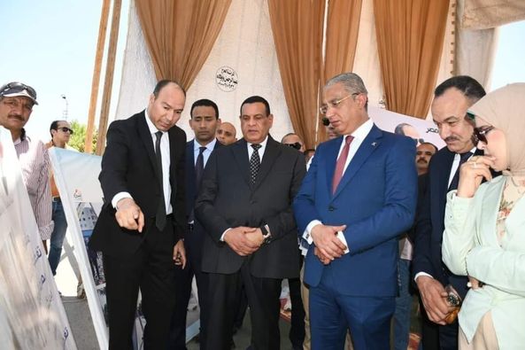 وزير التنمية المحلية ومحافظ الفيوم يتفقدان أعمال رصف طريق “الجناين” أبشواي جبل سعد