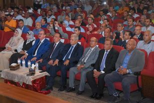 محافظ الإسكندرية يكرم عمال شركتي الصرف الصحي ومياة الشرب