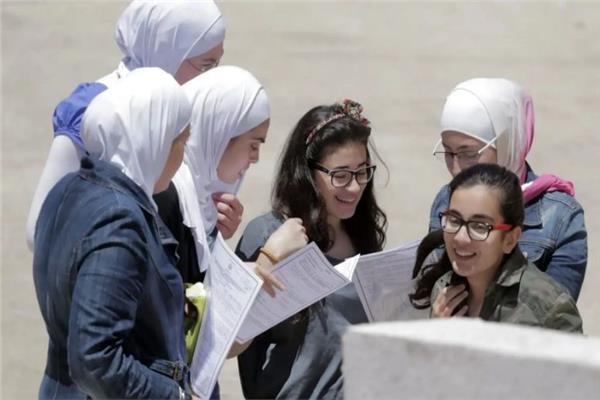 بعد الجدل حول وجود لجان الأكابر.. صاحب مدرسة الـ 90 % لطلاب الثانوية يوضح الحقيقة