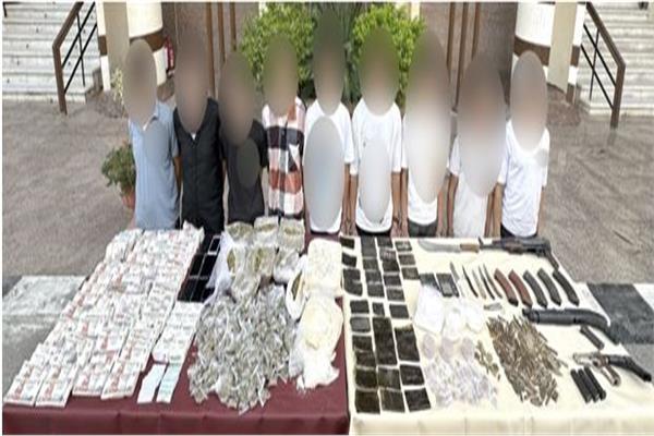الداخلية تداهم بؤرة إجرامية وتضبط تشكيل عصابي بـ27 كيلو مخدرات بالقليوبية