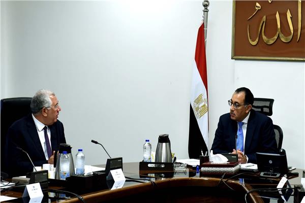 رئيس الوزراء يتابع مع وزير الزراعة جهود تنمية الثروة الحيوانية