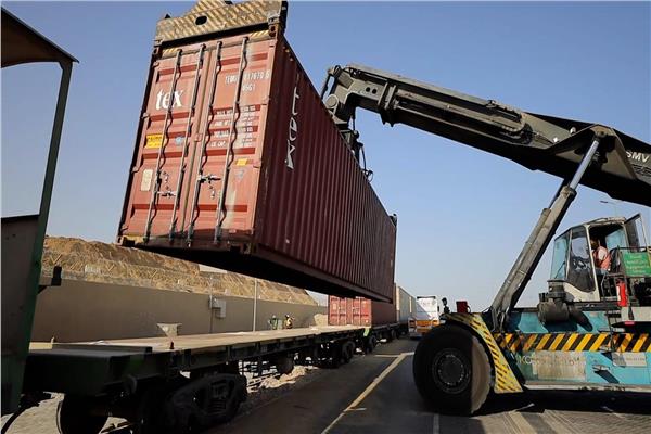 ميناء أكتوبر الجاف.. إمكانيات متطورة لتعزيز الصادرات والواردات ميناء أكتوبر الجاف