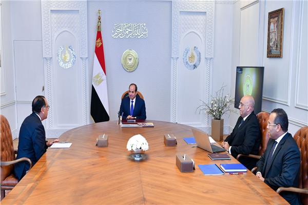 الرئيس السيسي يوجه بالتركيز على تطوير الكوادر البشرية ومنظومة المعلمين
